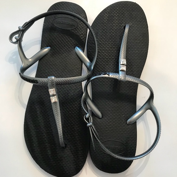 black and silver havaianas